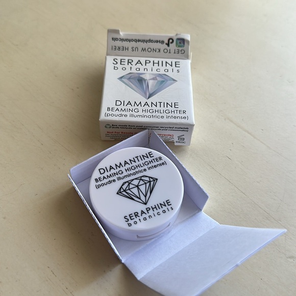 NIB SERAPHINE BOTANICALS
Diamantine Highlighter in Oyster - Picture 8 of 10